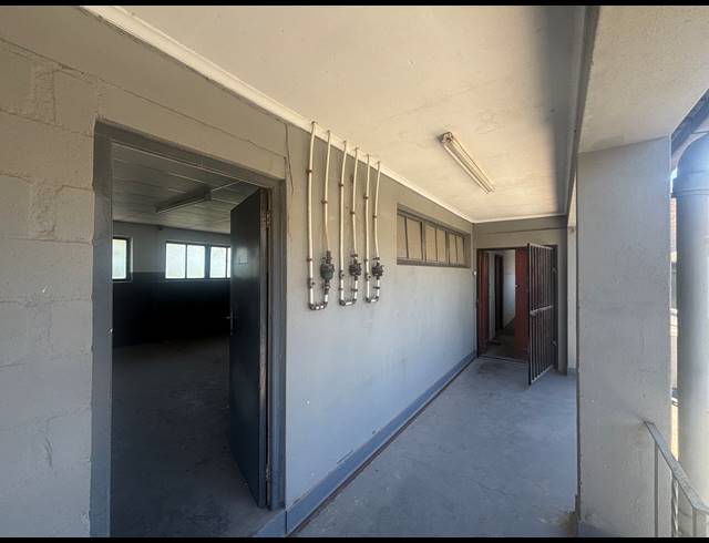 339M² WAREHOUSE TO LET IN BLACKHEATH INDUSTRIAL